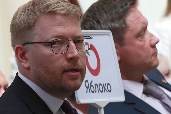 Жеребьевка по определению мест партий в избирательном бюллетене на выборах депутатов Госдумы РФ