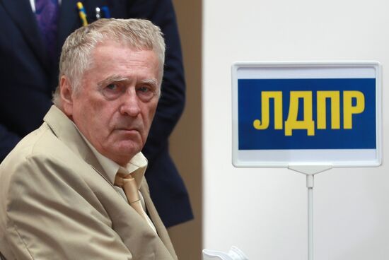 Жеребьевка по определению мест партий в избирательном бюллетене на выборах депутатов Госдумы РФ