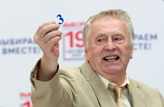 Жеребьевка по определению мест партий в избирательном бюллетене на выборах депутатов Госдумы РФ