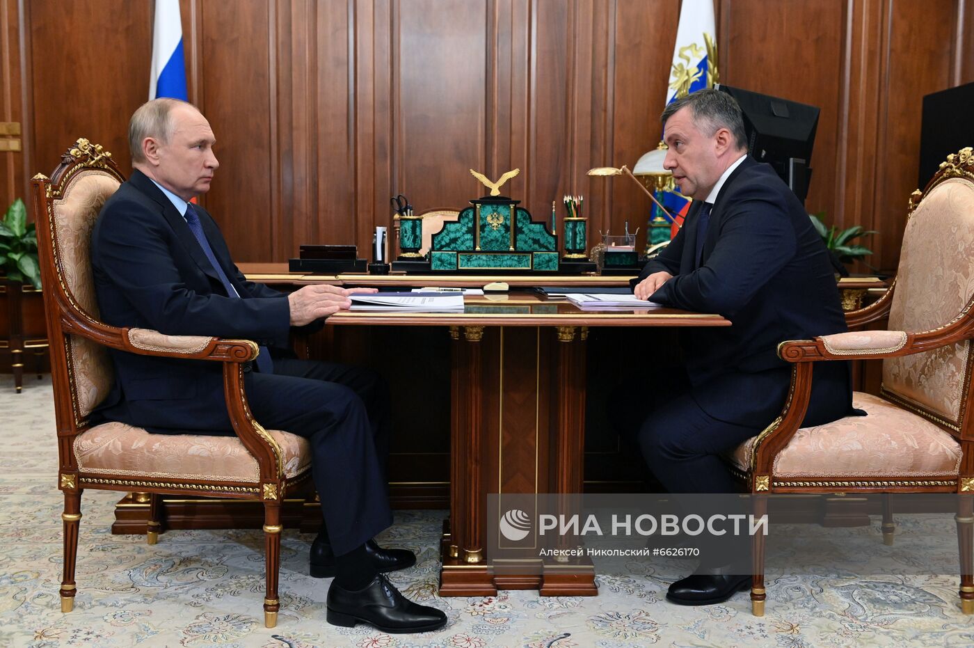 Президент РФ В. Путин провел встречу с врио губернатора Иркутской области И. Кобзевым