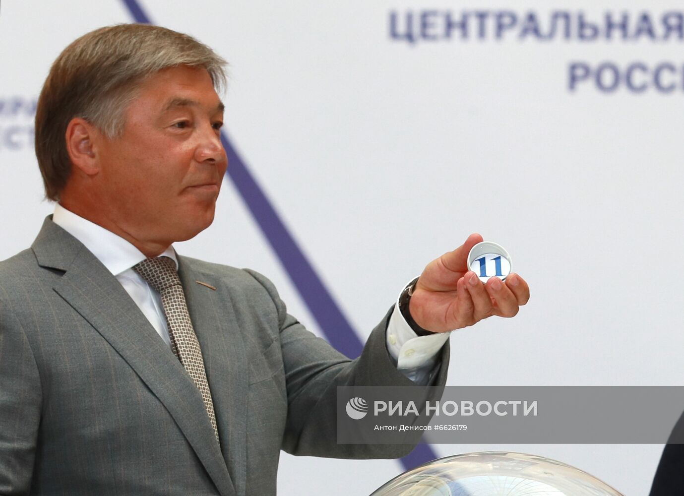 Жеребьевка по определению мест партий в избирательном бюллетене на выборах депутатов Госдумы РФ