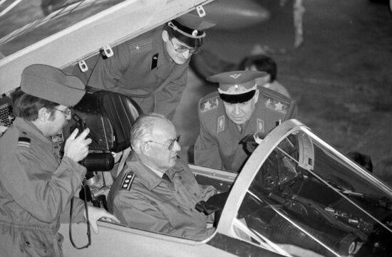 Визит начальника федерального военного департамента Швейцарии Каспара Филлигера в СССР