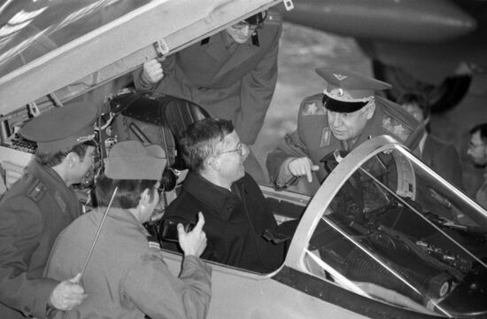 Визит начальника федерального военного департамента Швейцарии Каспара Филлигера в СССР