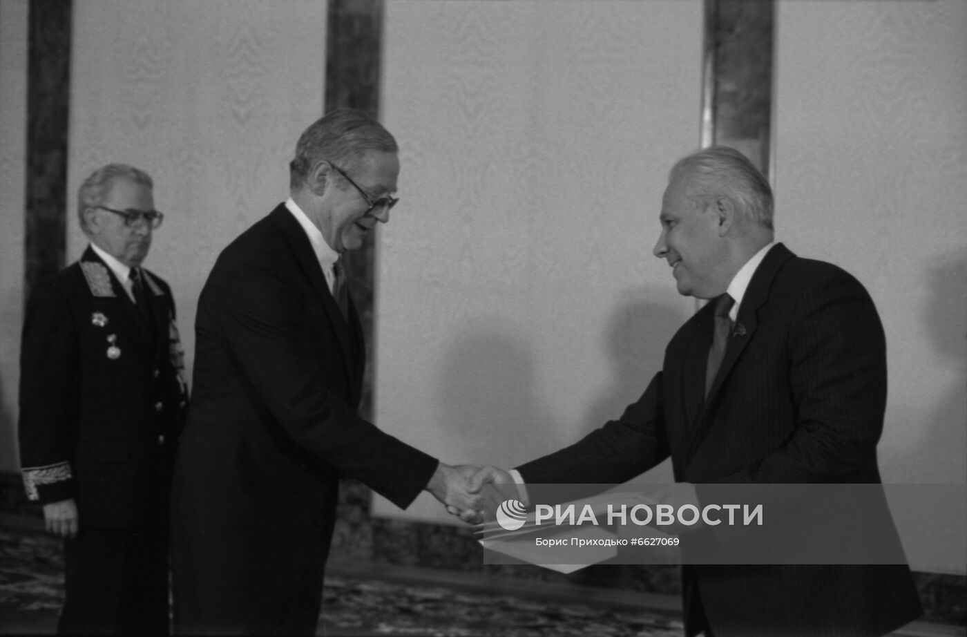 Посол ФРГ Клаус Блех во время вручения верительных грамот