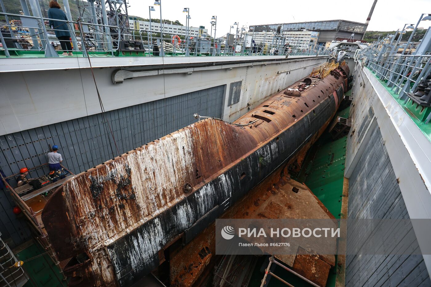 Транспортировка атомной подводной лодки К-3 в Кронштадт