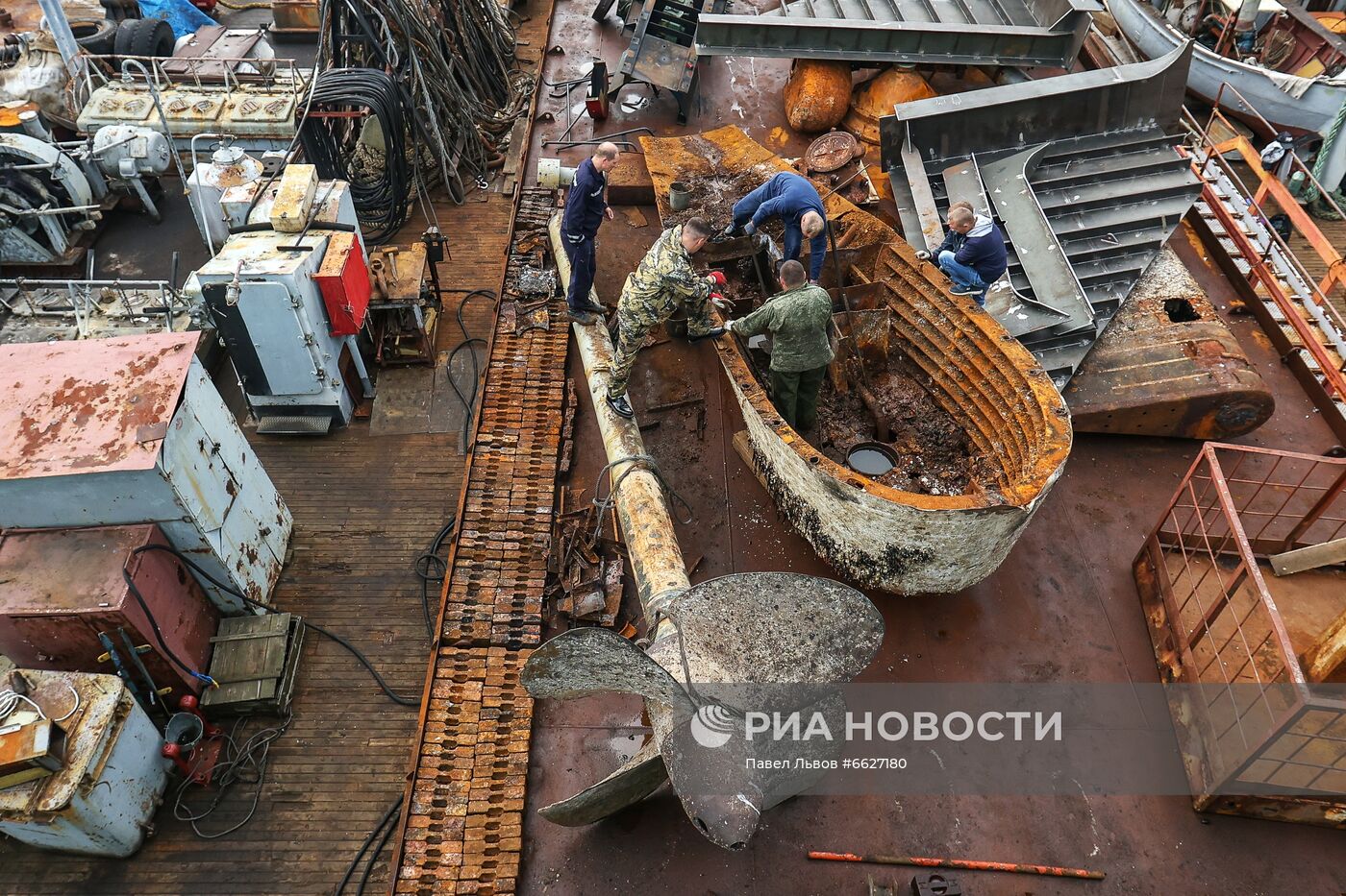 Транспортировка атомной подводной лодки К-3 в Кронштадт