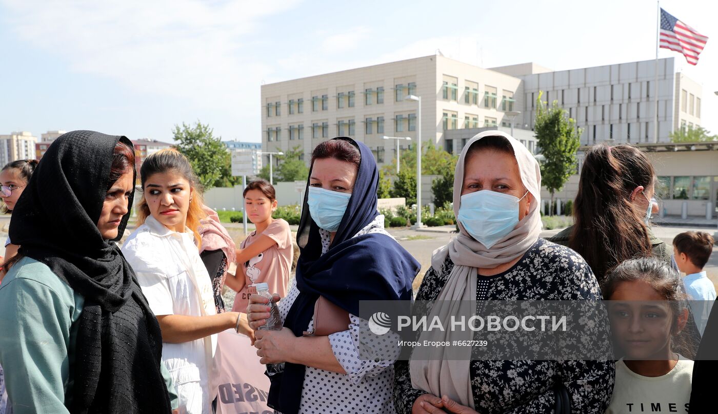 Акция протеста беженцев из Афганистана в Бишкеке