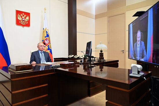 Президент РФ В. Путин встретился с врио главы Дагестана С. Меликовым