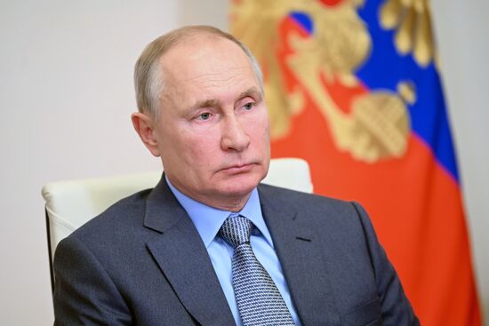 Президент РФ В. Путин встретился с врио главы Дагестана С. Меликовым