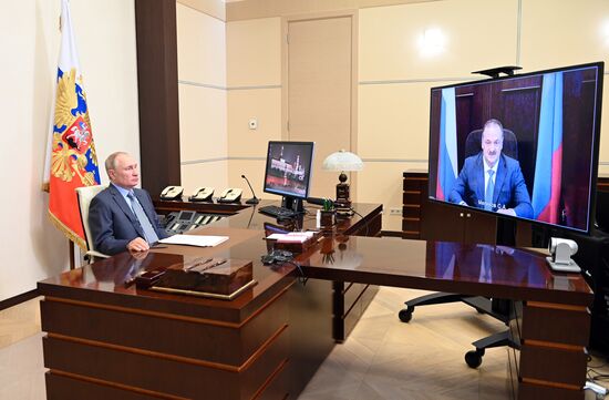 Президент РФ В. Путин встретился с врио главы Дагестана С. Меликовым