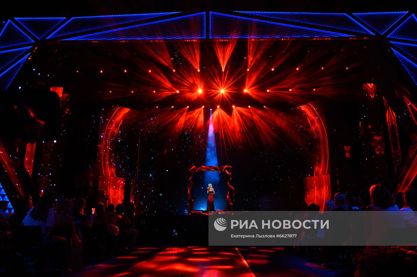 Открытие музыкального конкурса "Новая волна" в Сочи