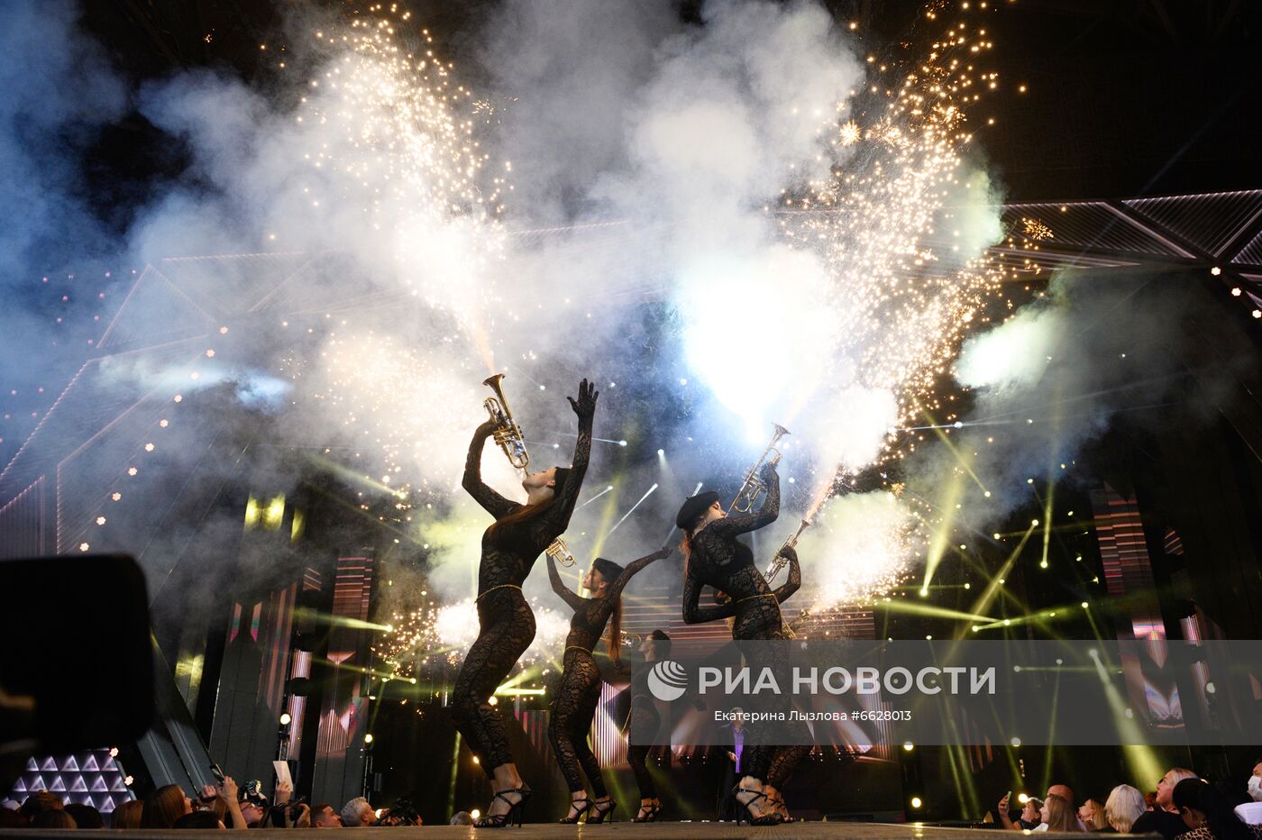 Открытие музыкального конкурса "Новая волна" в Сочи