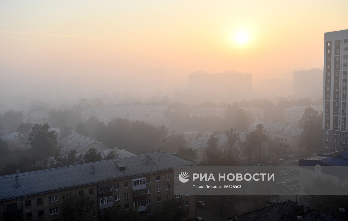 Смог от лесных пожаров в Екатеринбурге