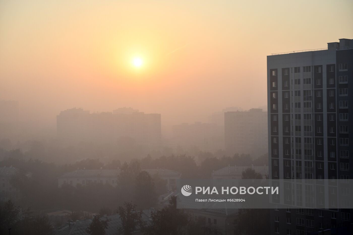 Смог от лесных пожаров в Екатеринбурге