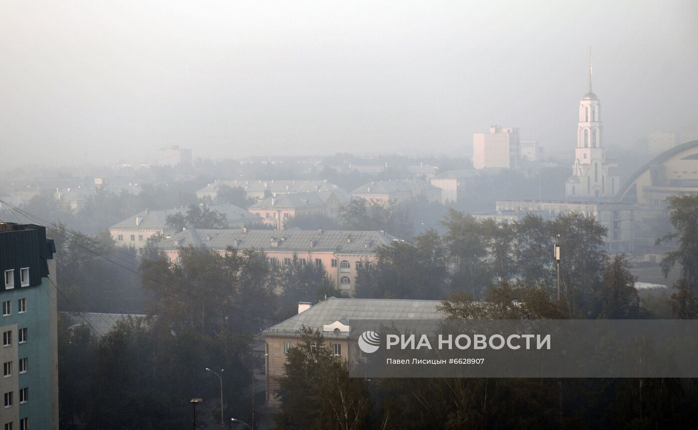 Смог от лесных пожаров в Екатеринбурге