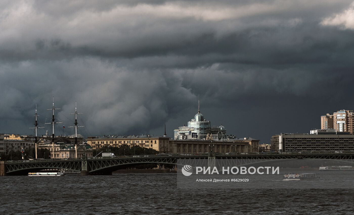 Пасмурная погода в Санкт-Петербурге