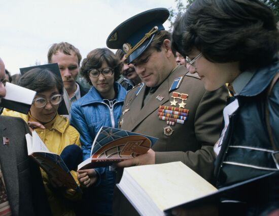 Советский космонавт Владимир Коваленок