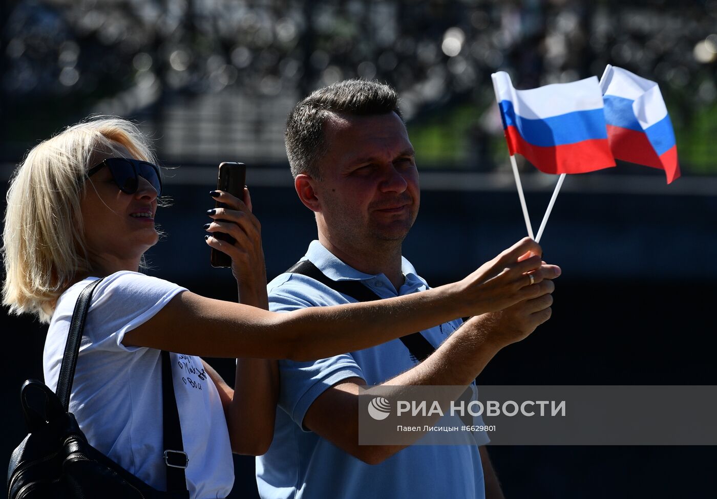 Празднование Дня Государственного флага в регионах России