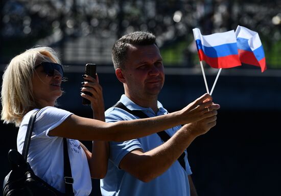 Празднование Дня Государственного флага в регионах России