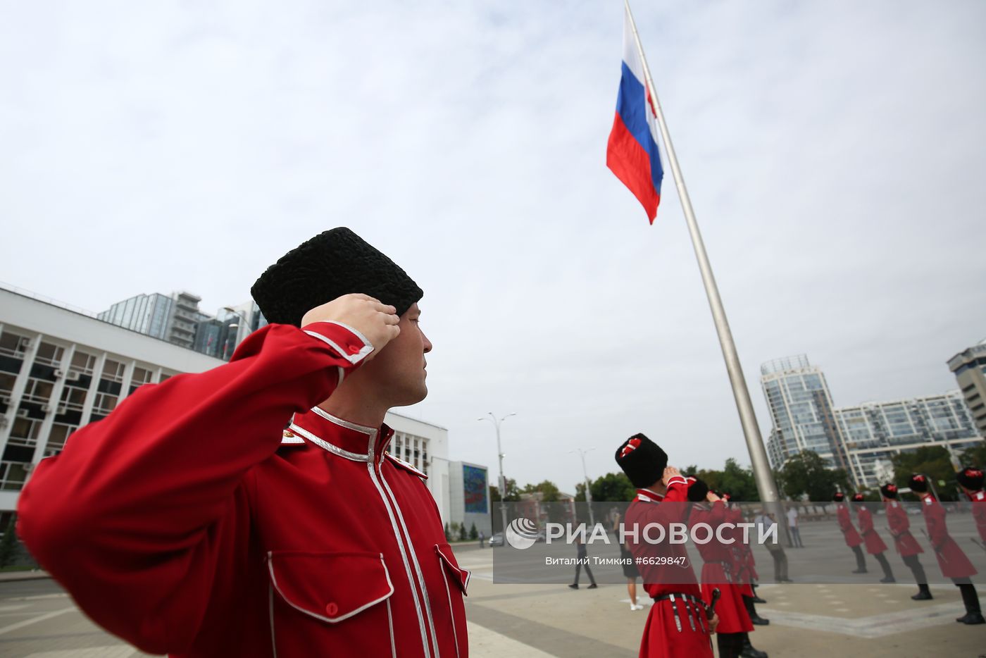Празднование Дня Государственного флага в регионах России