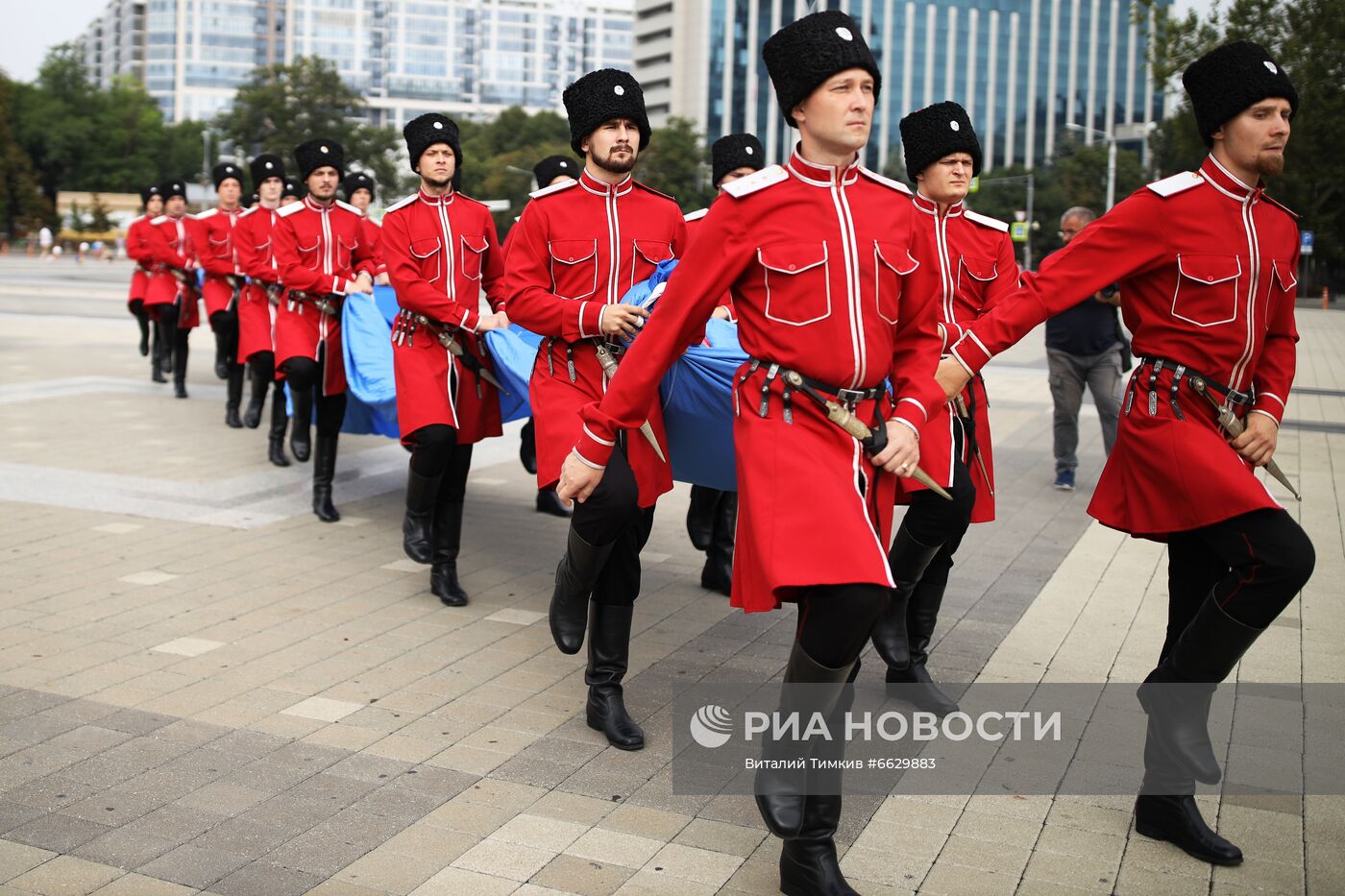 Празднование Дня Государственного флага в регионах России