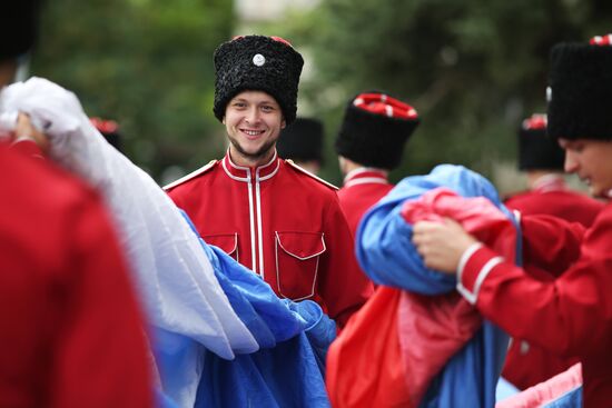 Празднование Дня Государственного флага в регионах России