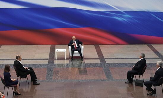  Встреча президента РФ В. Путина с представителями партии "Единая Россия". 