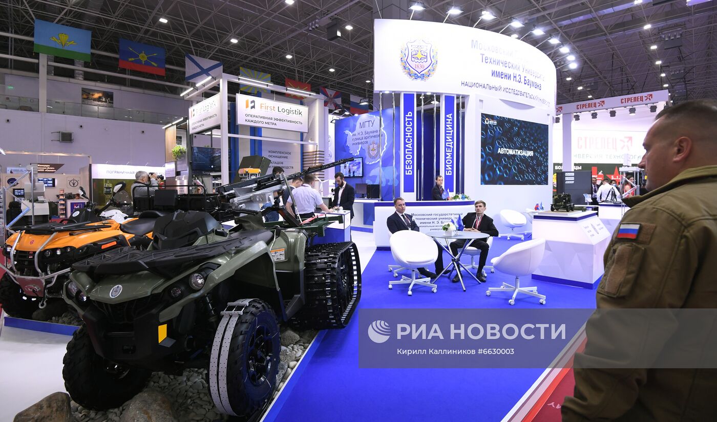 Международный форум "АРМИЯ-2021". "Танковый биатлон"