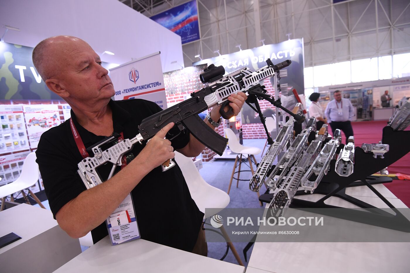 Тактические оружейные системы компании ООО "Торус", представленные в выставочной экспозиции на Международном форуме "АРМИЯ-2021" в Конгрессно-выставочном центре "Патриот". Место: Россия, Московская область. Автор: Кирилл Каллиников/РИА Новости. Международный форум "АРМИЯ-2021". "Танковый биатлон"