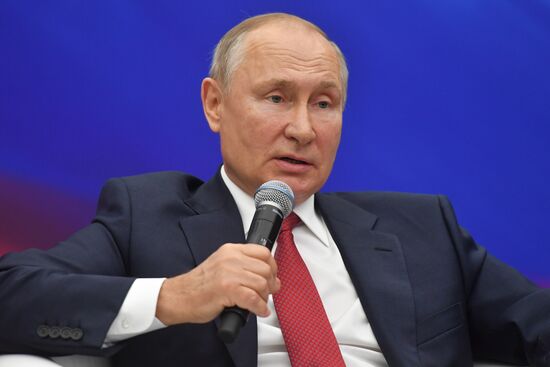  Встреча президента РФ В. Путина с представителями партии "Единая Россия". 