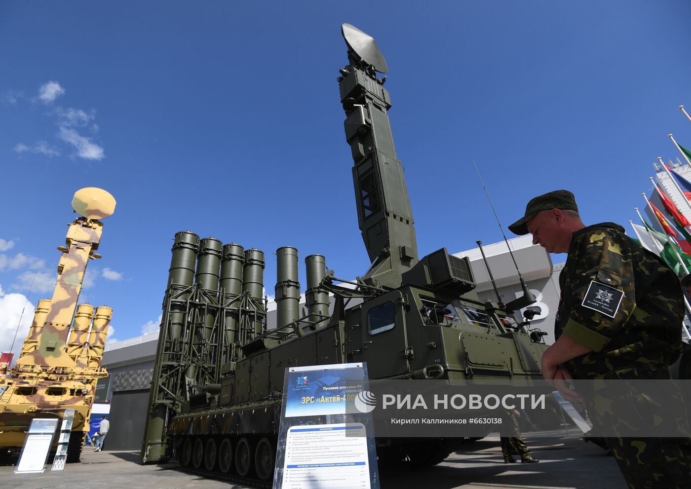 Пусковая установка ЗРС "Антей-400" АО "Концерн ВКО Алмаз-Антей", представленная на открытой экспозиционной площадке Конгрессно-выставочного центра "Патриот" на Международном форуме "АРМИЯ-2021". Место: Россия, Московская область. Автор: Кирилл Каллиников/РИА Новости. Международный форум "АРМИЯ-2021". "Танковый биатлон"