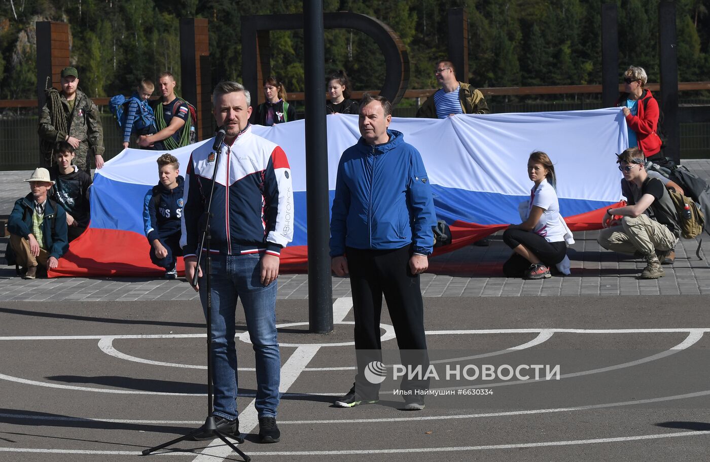 Празднование Дня Государственного флага в регионах России