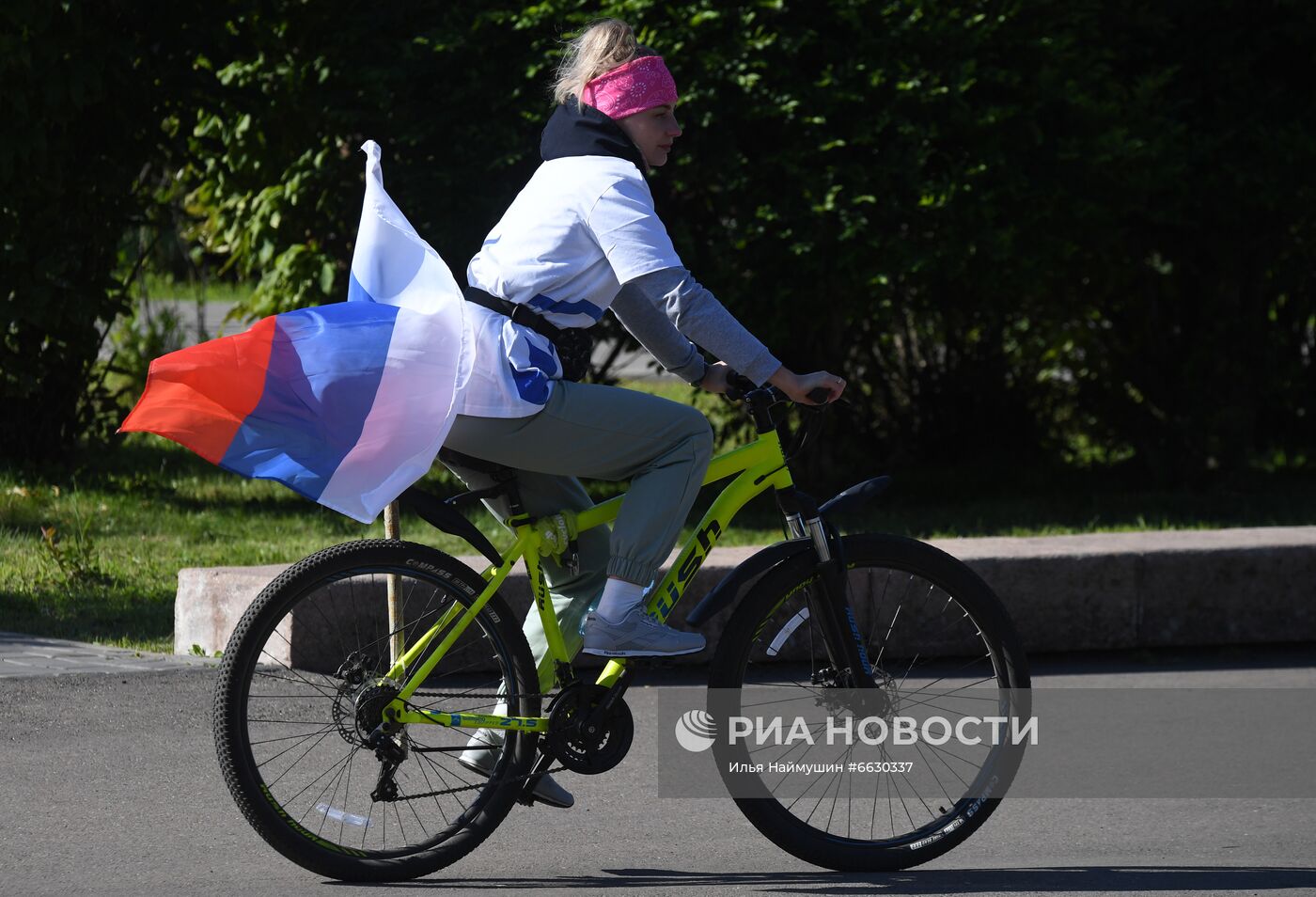 Празднование Дня Государственного флага в регионах России