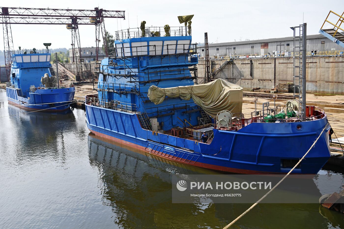 Спуск на воду судов "Александр Парфёнов" и "Всеволод Пересыпкин" в Зеленодольске