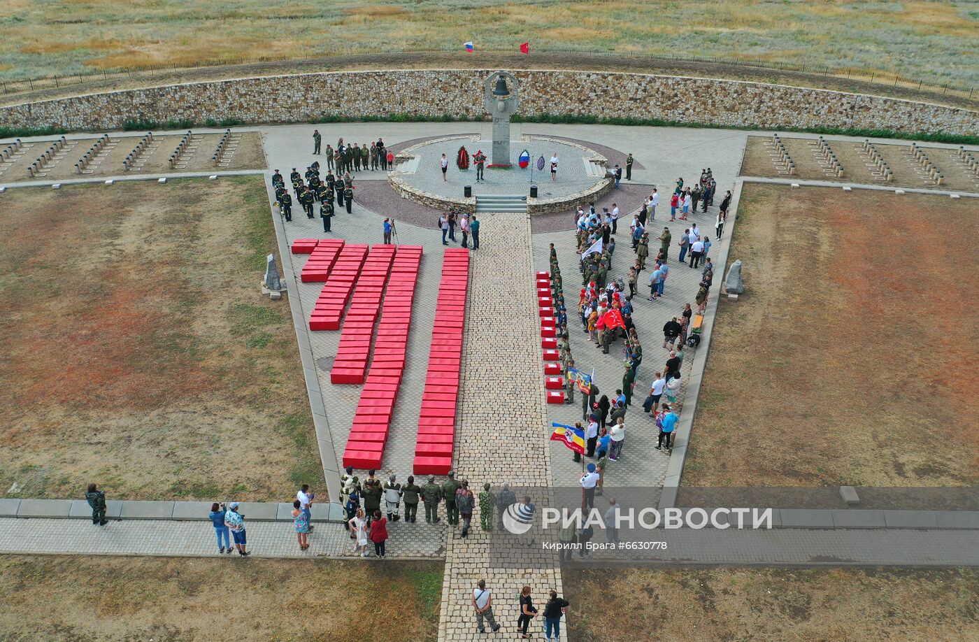 Перезахоронение останков защитников Сталинграда на Россошинском мемориальном кладбище