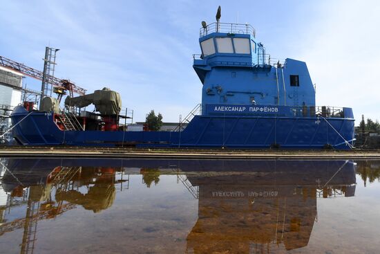 Спуск на воду судов "Александр Парфёнов" и "Всеволод Пересыпкин" в Зеленодольске