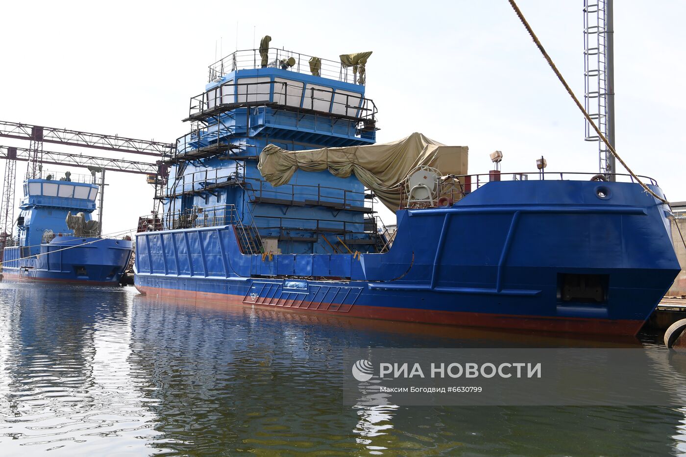 Спуск на воду судов "Александр Парфёнов" и "Всеволод Пересыпкин" в Зеленодольске