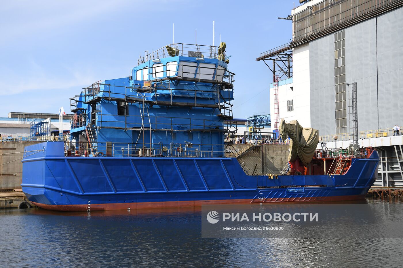 Спуск на воду судов "Александр Парфёнов" и "Всеволод Пересыпкин" в Зеленодольске