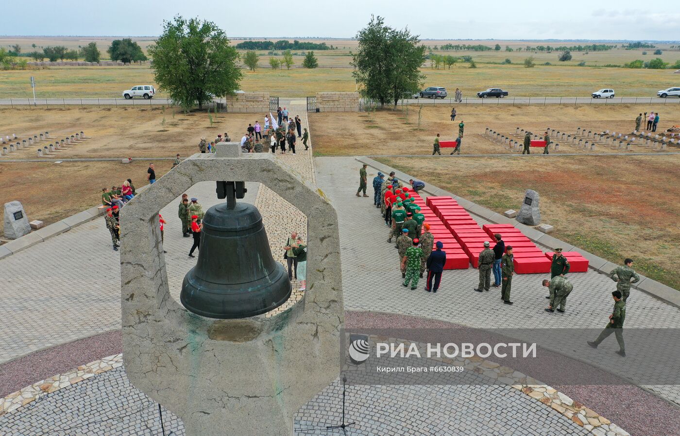 Перезахоронение останков защитников Сталинграда на Россошинском мемориальном кладбище