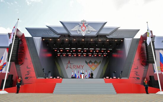 Президент РФ В. Путин принял участие в церемонии открытия форума "Армия-2021"