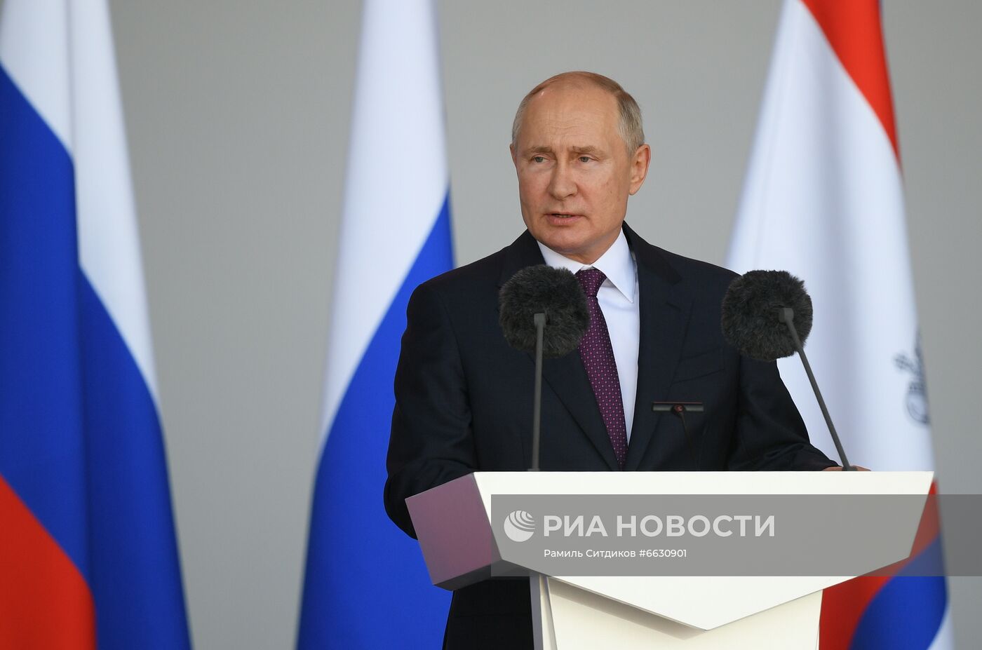 Президент РФ В. Путин принял участие в церемонии открытия форума "Армия-2021"