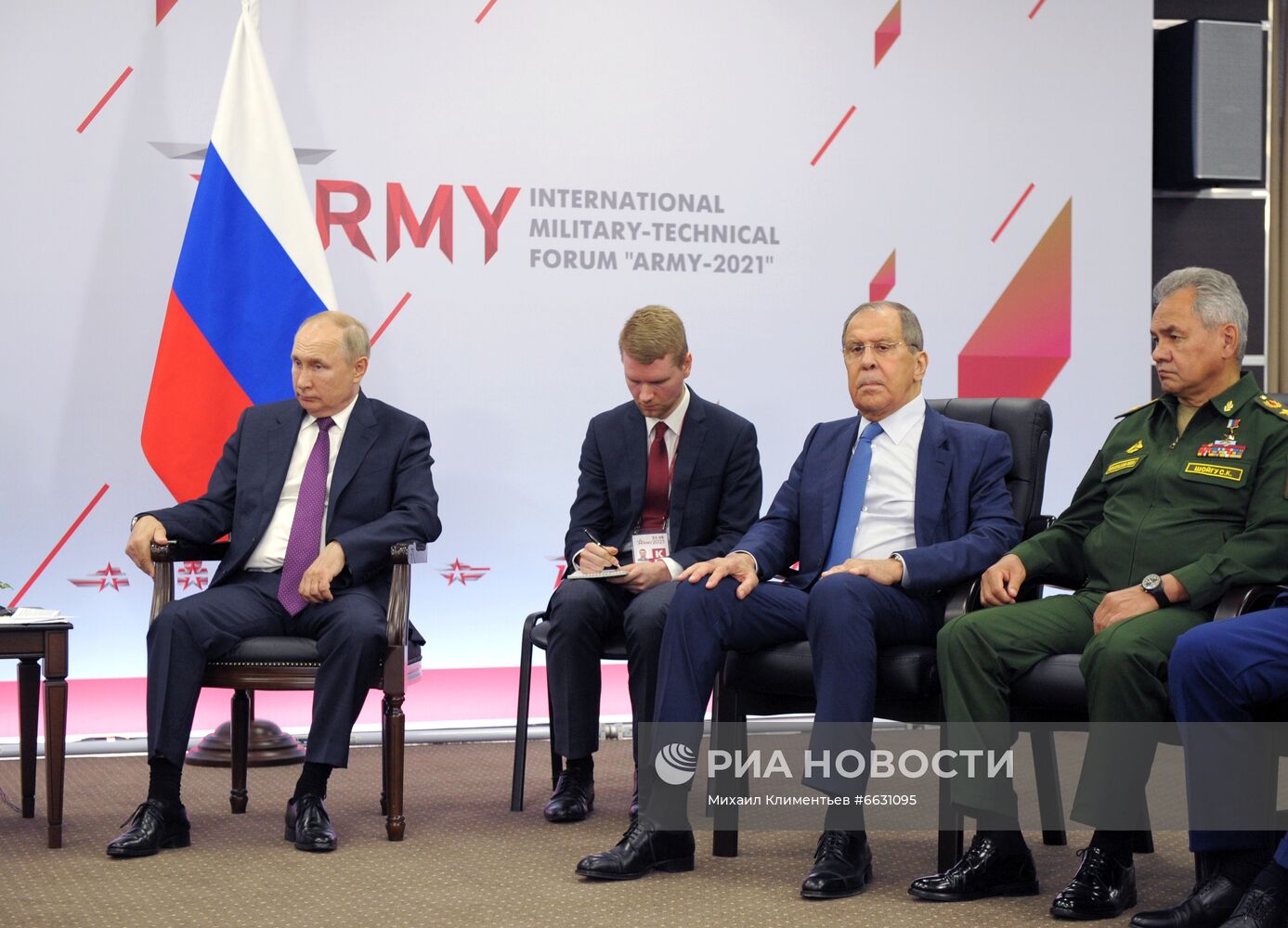 Президент РФ В. Путин на открытии форума "Армия-2021"