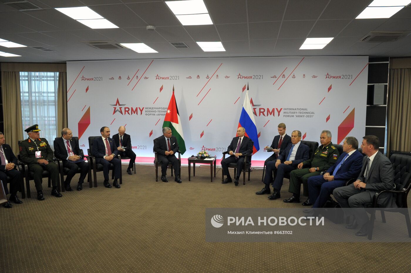 Президент РФ В. Путин на открытии форума "Армия-2021"