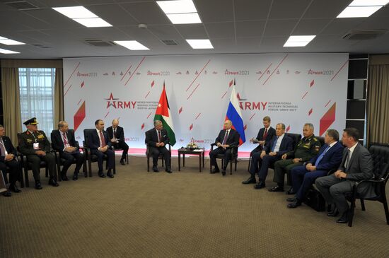 Президент РФ В. Путин на открытии форума "Армия-2021"