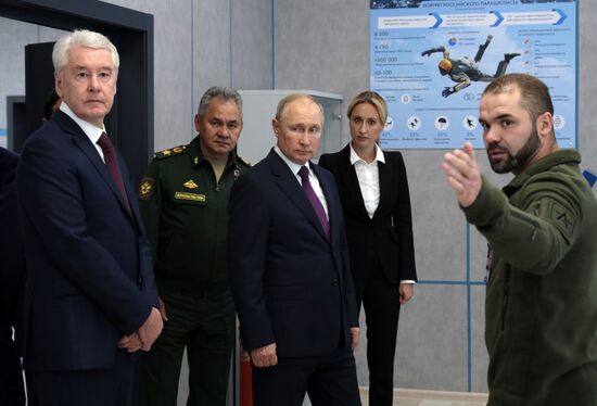 Президент РФ В. Путин на открытии форума "Армия-2021"