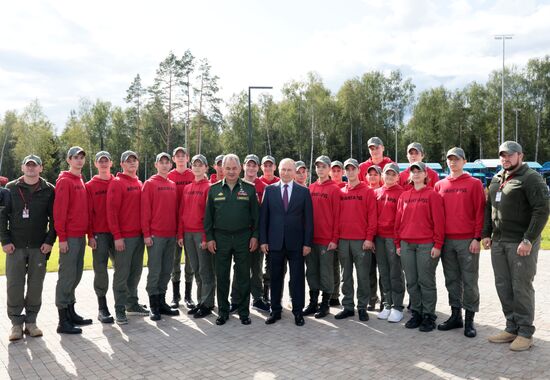 Президент РФ В. Путин на открытии форума "Армия-2021"