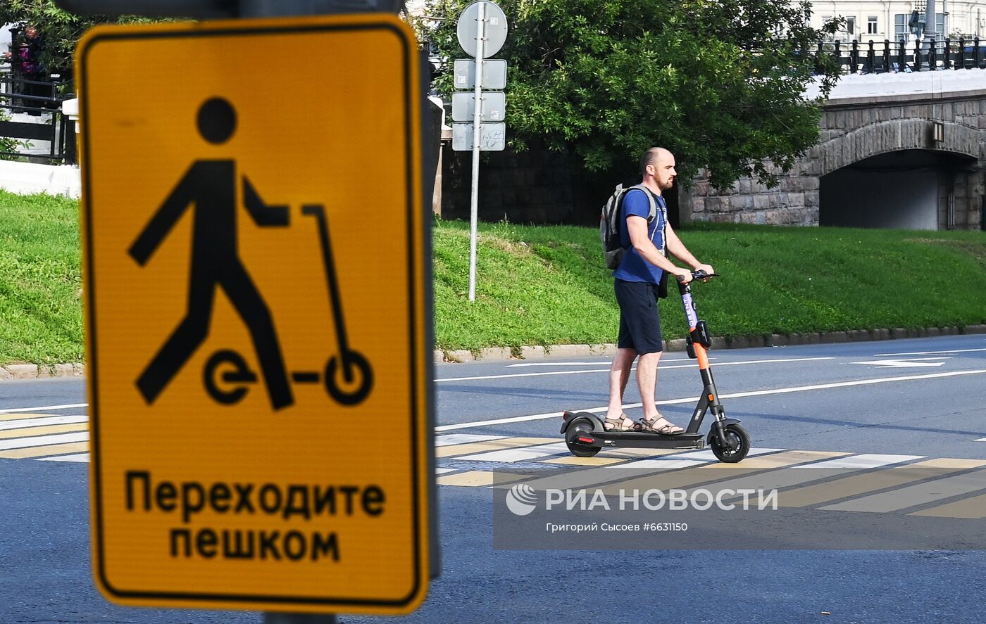 Дорожный знак для водителей самокатов установили в Москве