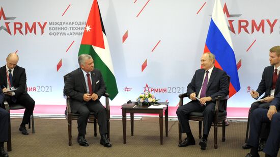 Президент РФ В. Путин на открытии форума "Армия-2021"