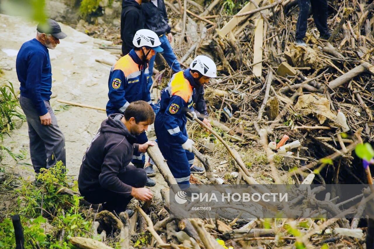 Сход селевого потока в Карадахской теснине в Дагестане