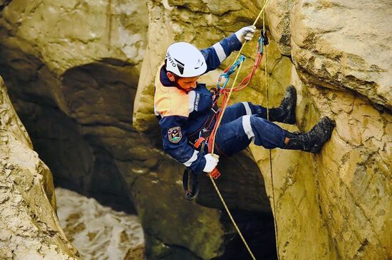 Сход селевого потока в Карадахской теснине в Дагестане